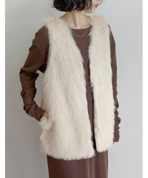 Re:EDIT（リエディ）の「フェイクファーベスト（ダウンベスト・レディース・モカ/アイボリー・MEDIUM/LARGE）」の6枚目の写真