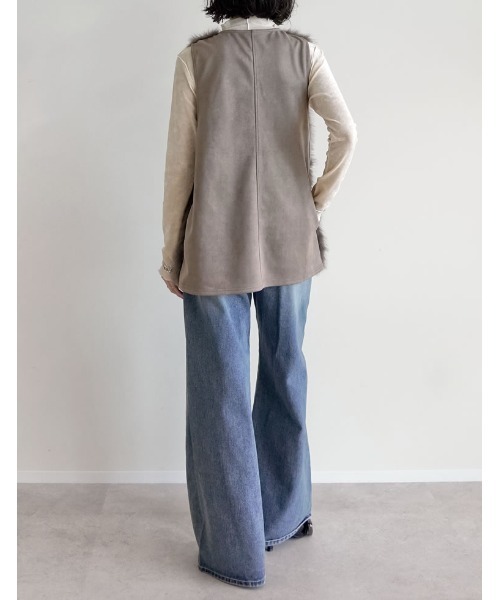 Re:EDIT（リエディ）の「フェイクファーベスト（ダウンベスト・レディース・モカ/アイボリー・MEDIUM/LARGE）」の9枚目の写真