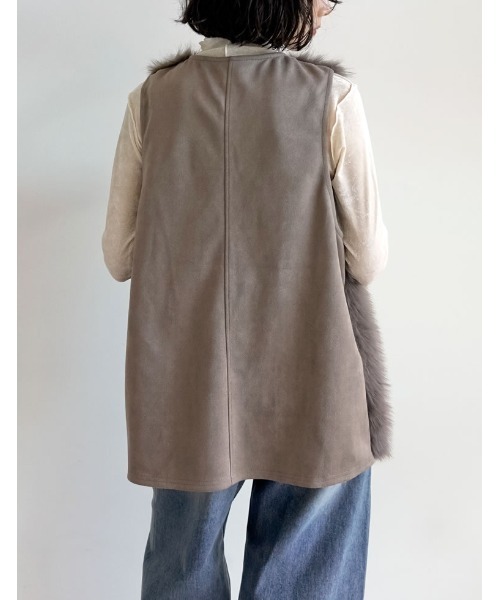 Re:EDIT（リエディ）の「フェイクファーベスト（ダウンベスト・レディース・モカ/アイボリー・MEDIUM/LARGE）」の11枚目の写真