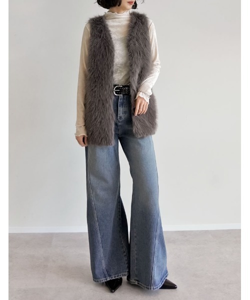 Re:EDIT（リエディ）の「フェイクファーベスト（ダウンベスト・レディース・モカ/アイボリー・MEDIUM/LARGE）」の7枚目の写真