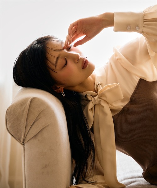 AND COUTURE(アンドクチュール)の「ボウタイ×ニットドッキングワンピース(ワンピース・レディース・ブラック/ダークブラウン・FREE)」の5枚目の写真