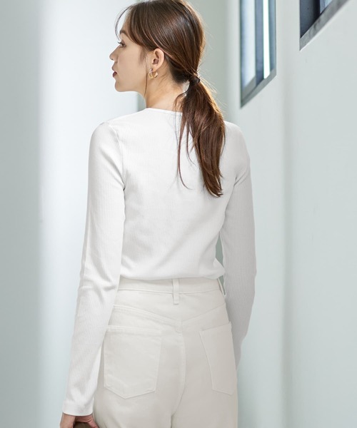 STYLE DELI（スタイルデリ）の「中太リブBASIC長袖カットソートップス（Tシャツ/カットソー・レディース・ホワイト/ブラック/ライトグレー/ネイビー・MEDIUM）」の17枚目の写真