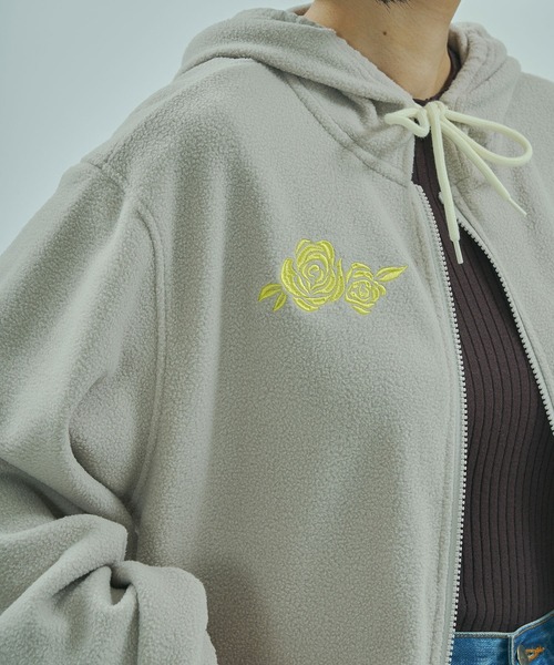 UMBRO(アンブロ)の「(UMBRO × ROSE BUD)ZIP-UP FLEECE HOODIE(パーカー・レディース・ベージュ/ネイビー・ONE SIZE)」の10枚目の写真