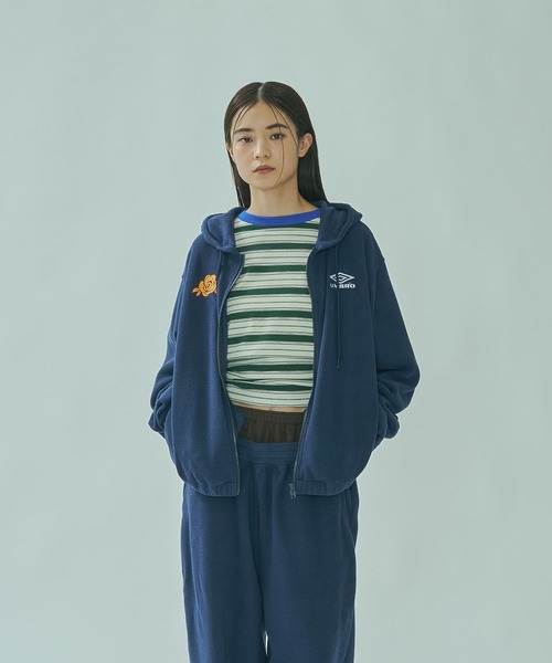 UMBRO(アンブロ)の「(UMBRO × ROSE BUD)ZIP-UP FLEECE HOODIE(パーカー・レディース・ベージュ/ネイビー・ONE SIZE)」の11枚目の写真