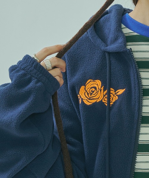UMBRO(アンブロ)の「(UMBRO × ROSE BUD)ZIP-UP FLEECE HOODIE(パーカー・レディース・ベージュ/ネイビー・ONE SIZE)」の18枚目の写真