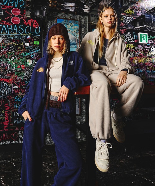 UMBRO(アンブロ)の「(UMBRO × ROSE BUD)ZIP-UP FLEECE HOODIE(パーカー・レディース・ベージュ/ネイビー・ONE SIZE)」の21枚目の写真