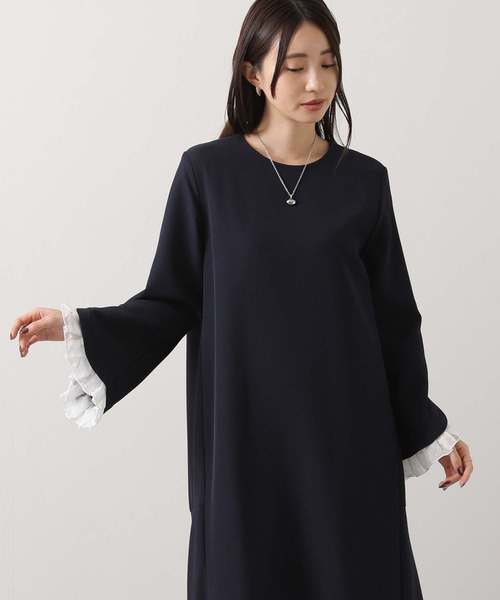 Gready Brilliant(グレディブリリアン)の「クロス袖フレアワンピ(ワンピース・レディース・ネイビー/ブラック・38)」の13枚目の写真