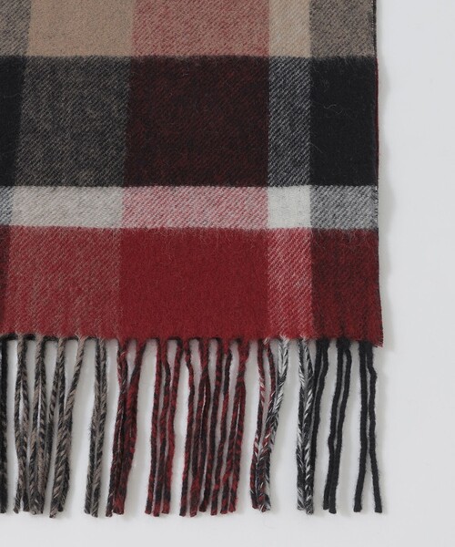 BLACK LABEL CRESTBRIDGE（ブラックレーベル・クレストブリッジ）の「クレストブリッジチェックリバーシブルマフラー（マフラー・メンズ・ベージュ系その他3/ブラック・FREE）」の6枚目の写真