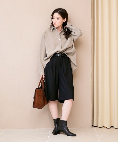 le.coeur blanc(ルクールブラン)の「タックデザインハーフパンツ(その他パンツ・レディース・キャメル/ブラック・38)」の5枚目の写真