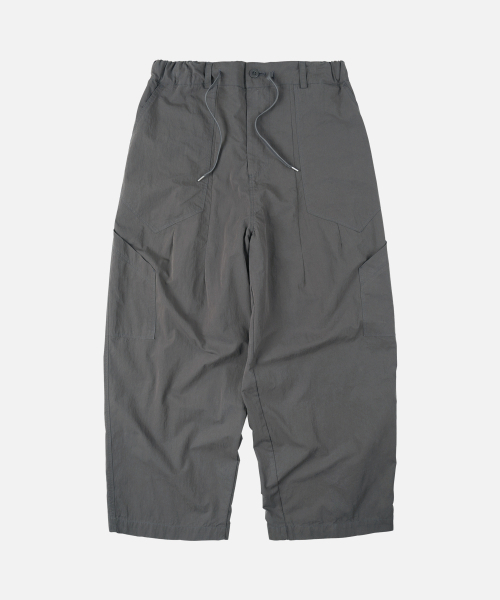 FRIZMWORKS(フリズムワークス)の「FOLD FATIGUE WIDE PANTS _ CHARCOAL(その他パンツ・メンズ・その他・SMALL/MEDIUM/LARGE/X-LARGE)」の1枚目の写真