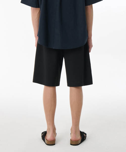 MUSINSA STANDARD（ムシンサスタンダード）の「リネンライクワンタックワイドバンディングショーツ[ブラック]（その他パンツ・メンズ・その他・40/38/42/36/34/32/30/26/28）」の2枚目の写真