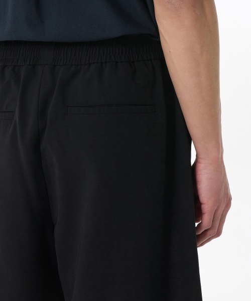 MUSINSA STANDARD（ムシンサスタンダード）の「リネンライクワンタックワイドバンディングショーツ[ブラック]（その他パンツ・メンズ・その他・40/38/42/36/34/32/30/26/28）」の4枚目の写真