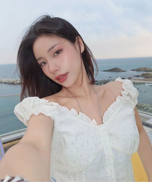 ROSEFRANTZ（ロゼフランツ）の「Frill Shirring Sleeveless [Flower]（シャツ/ブラウス・レディース・アイボリー・MEDIUM/SMALL）」の3枚目の写真