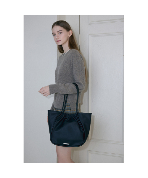 LAP(ラップ)の「SILHOUETTE SHOPPER BAG AR7AB221(ショルダーバッグ・レディース・ブラック/アイボリー・FREE)」の13枚目の写真