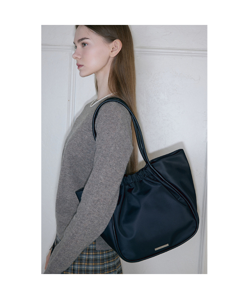 LAP(ラップ)の「SILHOUETTE SHOPPER BAG AR7AB221(ショルダーバッグ・レディース・ブラック/アイボリー・FREE)」の11枚目の写真