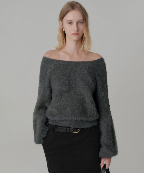 LOOKAST（ルックキャスト）の「キトンオフショルダーニット_チャコール / KITTEN OFF SHOULDER KNIT_CHARCOAL（ニット/セーター・レディース・チャコール・FREE）」の2枚目の写真