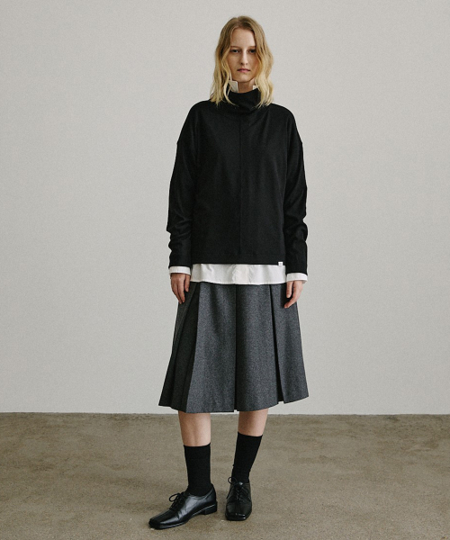 ARTID(アルティーダ)の「ルーズフィットラフハイネックTシャツ_BLACK(Tシャツ/カットソー・レディース・ブラック・FREE)」の3枚目の写真