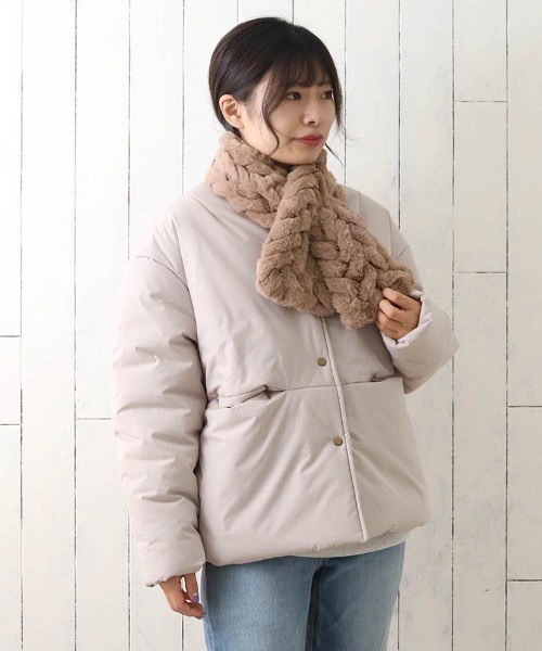 Bleu Bleuet（ブルーブルーエ）の「編み込ファークロスマフラー（マフラー・レディース・ベージュ/ピンク/グレー系その他/アイボリー・FREE）」の4枚目の写真