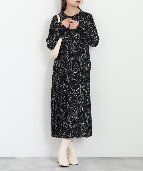 Anna Nicola（アンナニコラ）の「Anna Nicola クリンクル加工プリントワンピース（ワンピース・レディース・ブラック/ブルー/モカ・38）」の4枚目の写真