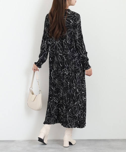 Anna Nicola（アンナニコラ）の「Anna Nicola クリンクル加工プリントワンピース（ワンピース・レディース・ブラック/ブルー/モカ・38）」の6枚目の写真