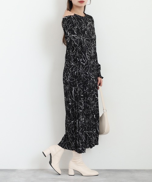Anna Nicola（アンナニコラ）の「Anna Nicola クリンクル加工プリントワンピース（ワンピース・レディース・ブラック/ブルー/モカ・38）」の7枚目の写真