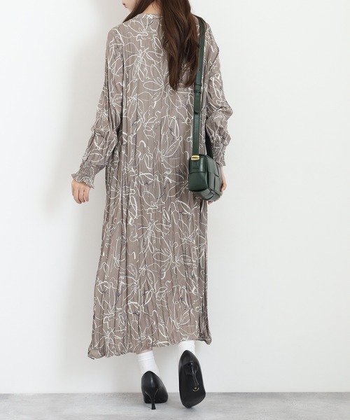 Anna Nicola（アンナニコラ）の「Anna Nicola クリンクル加工プリントワンピース（ワンピース・レディース・ブラック/ブルー/モカ・38）」の10枚目の写真