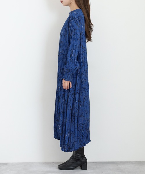 Anna Nicola（アンナニコラ）の「Anna Nicola クリンクル加工プリントワンピース（ワンピース・レディース・ブラック/ブルー/モカ・38）」の17枚目の写真