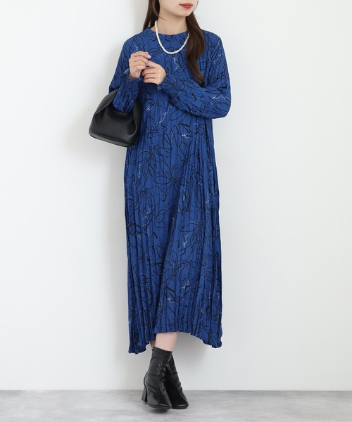 Anna Nicola（アンナニコラ）の「Anna Nicola クリンクル加工プリントワンピース（ワンピース・レディース・ブラック/ブルー/モカ・38）」の12枚目の写真
