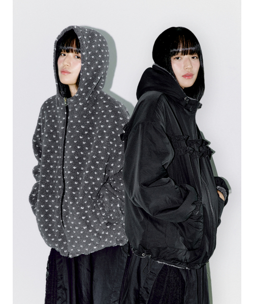 OAFISH(オアフィッシュ)の「REVERSIBLE FRILL HOODED JACKET, BLACK/DOT(その他アウター・レディース・その他・FREE)」の1枚目の写真