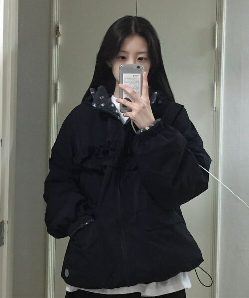 OAFISH(オアフィッシュ)の「REVERSIBLE FRILL HOODED JACKET, BLACK/DOT(その他アウター・レディース・その他・FREE)」の2枚目の写真