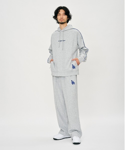 Right-on（ライトオン）の「MLB(エムエルビー)【メンズ】刺繍ロゴスウェットパーカー（パーカー・メンズ・ブラウン/ブラック/グレー・M/L/XL）」の7枚目の写真