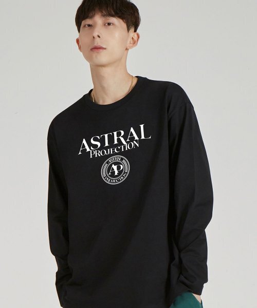 ASTRAL PROJECTION(アストラルプロジェクション)の「レタリングロゴエンブレムラウンドネック13番手綿ロングスリーブTシャツ_ブラック(Tシャツ/カットソー・メンズ・その他・LARGE/MEDIUM)」の1枚目の写真