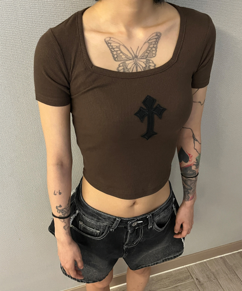 BORN SLIPPY(ボーンスリッピー)の「Cross Square Neck T-shirt (Brown)(Tシャツ/カットソー・レディース・その他・FREE)」の7枚目の写真