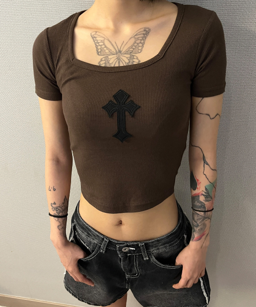 BORN SLIPPY(ボーンスリッピー)の「Cross Square Neck T-shirt (Brown)(Tシャツ/カットソー・レディース・その他・FREE)」の12枚目の写真