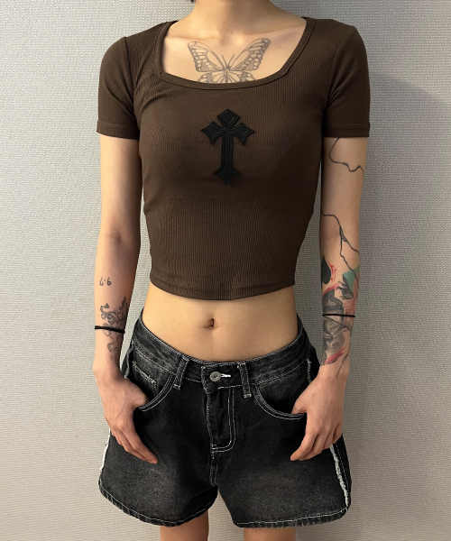BORN SLIPPY(ボーンスリッピー)の「Cross Square Neck T-shirt (Brown)(Tシャツ/カットソー・レディース・その他・FREE)」の14枚目の写真