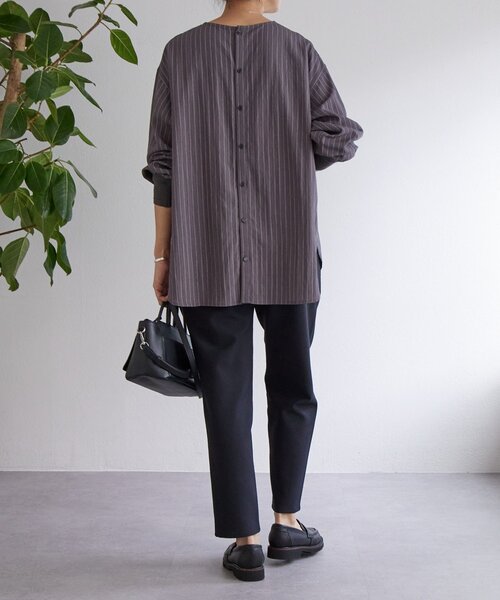 BEARDSLEY(ビアズリー)の「袖口ニットシャツ(シャツ/ブラウス・レディース・アイボリー/チャコールグレー・FREE)」の6枚目の写真