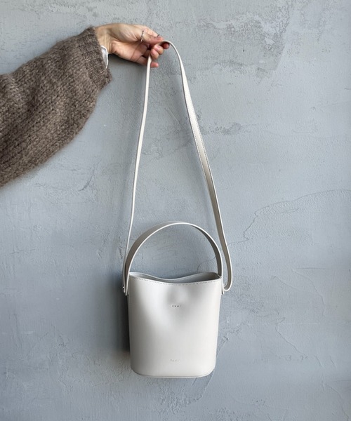 YAHKI（ヤーキ）の「[YAHKI/ヤーキ] クロスボディ バケツ型2WAY ショルダーバッグ（ショルダーバッグ・レディース・アイボリー/ブラック・ONE SIZE）」の11枚目の写真