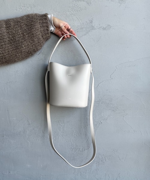 YAHKI（ヤーキ）の「[YAHKI/ヤーキ] クロスボディ バケツ型2WAY ショルダーバッグ（ショルダーバッグ・レディース・アイボリー/ブラック・ONE SIZE）」の9枚目の写真