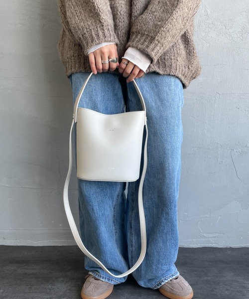 YAHKI（ヤーキ）の「[YAHKI/ヤーキ] クロスボディ バケツ型2WAY ショルダーバッグ（ショルダーバッグ・レディース・アイボリー/ブラック・ONE SIZE）」の5枚目の写真