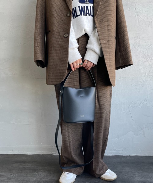 YAHKI（ヤーキ）の「[YAHKI/ヤーキ] クロスボディ バケツ型2WAY ショルダーバッグ（ショルダーバッグ・レディース・アイボリー/ブラック・ONE SIZE）」の15枚目の写真