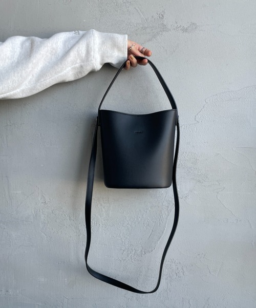 YAHKI（ヤーキ）の「[YAHKI/ヤーキ] クロスボディ バケツ型2WAY ショルダーバッグ（ショルダーバッグ・レディース・アイボリー/ブラック・ONE SIZE）」の20枚目の写真