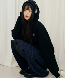 MIHEV（ミヘブ）の「[UNISEX] Classic Small Symbol Hoodie Black（パーカー）」