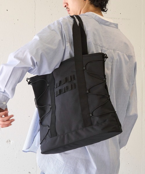 MAISON CLUB（メゾンクラブ）の「【MAISON CLUB】ドローコード付きトートバック　A4サイズ/M-65 MA-1 A4収納可能　大容量（トートバッグ・メンズ・ブラック/カーキ/グレー・FREE）」の5枚目の写真