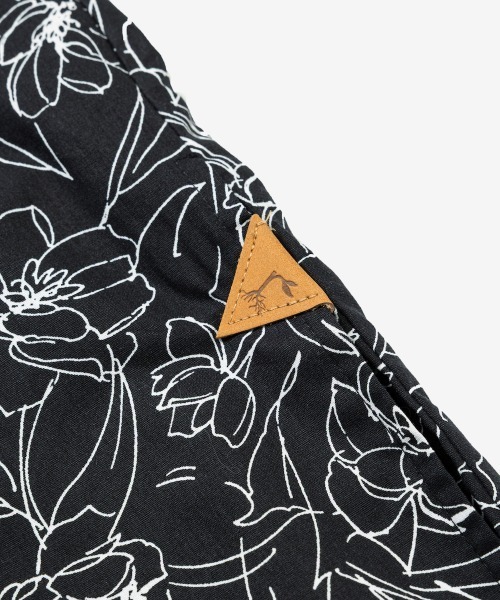 rehacer(レアセル)の「rehacer : Floral Line Art Shirt / フローラル ライン アート リラックス シャツ(シャツ/ブラウス・メンズ・ブラック・LARGE/MEDIUM/SMALL/X-LARGE)」の4枚目の写真