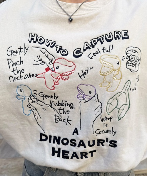 DOUBLE NAME（ダブルネーム）の「How to Capture a Dino. Heart 刺しゅうプルオーバー（スウェット・レディース・グレー/オフホワイト・FREE）」の15枚目の写真