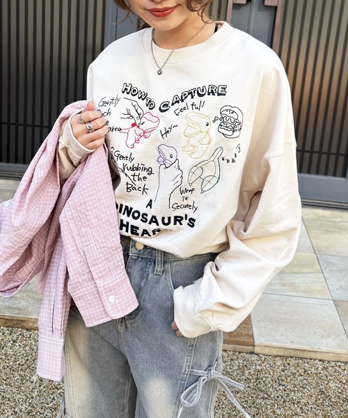 DOUBLE NAME（ダブルネーム）の「How to Capture a Dino. Heart 刺しゅうプルオーバー（スウェット・レディース・グレー/オフホワイト・FREE）」の6枚目の写真