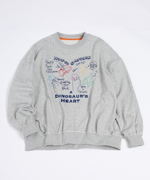 DOUBLE NAME（ダブルネーム）の「How to Capture a Dino. Heart 刺しゅうプルオーバー（スウェット・レディース・グレー/オフホワイト・FREE）」の5枚目の写真