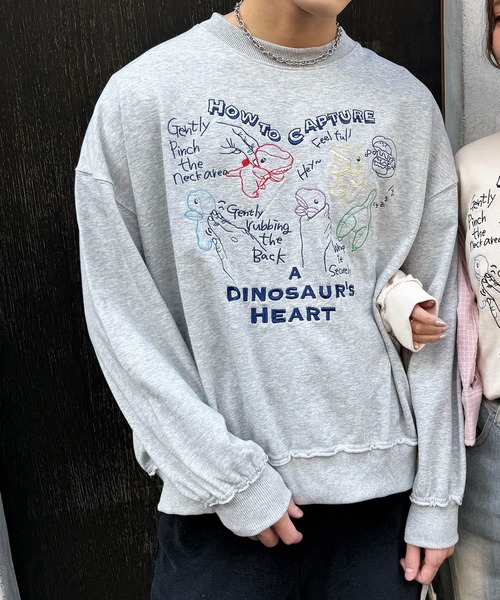 DOUBLE NAME(ダブルネーム)の「How to Capture a Dino. Heart 刺しゅうプルオーバー(スウェット・レディース・グレー/オフホワイト・FREE)」の21枚目の写真