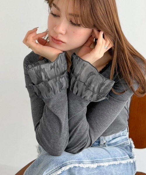 mily bilet(ミウィビレット)の「【mily bilet】大人フェミニンを叶える。袖フリルレースヘンリーネックトップス(Tシャツ/カットソー・レディース・グレー/ブラック/アイボリー・LARGE/MEDIUM/SMALL/X-LARGE)」の5枚目の写真
