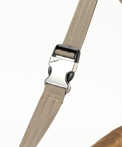 NOMADIS（ノマディス）の「NOMADIS / SLINGO ボディバッグ（ショルダーバッグ・レディース・ブラック/ブラウン・ONE SIZE）」の13枚目の写真